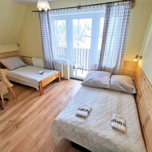 Pokój 3-osobowy z balkonem z łazienką