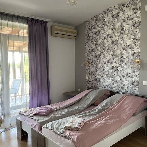 Camera twin cu balcon cu aer condiționat