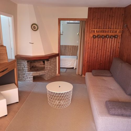 Apartament renesance la parter cu 2 camere pentru 4 pers.