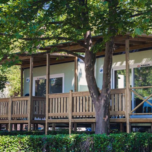 Apartman s terasou pro 4 os. se 2 ložnicemi s výhledem na jezero