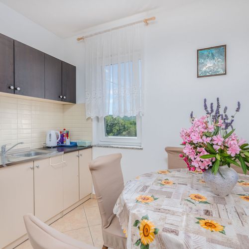 Apartament la etaj b cu 2 camere pentru 4 pers. (se poate solicita pat suplimentar)