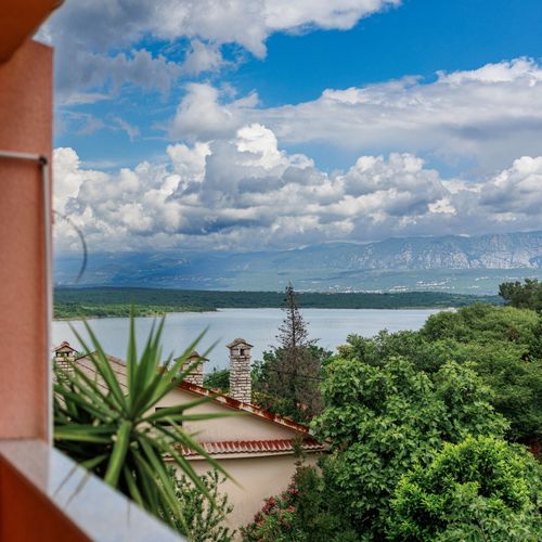 Apartament cu vedere spre mare c cu 2 camere pentru 4 pers. (se poate solicita pat suplimentar)