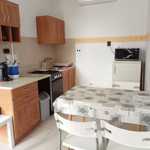 Apartament confort la parter cu 2 camere pentru 4 pers.