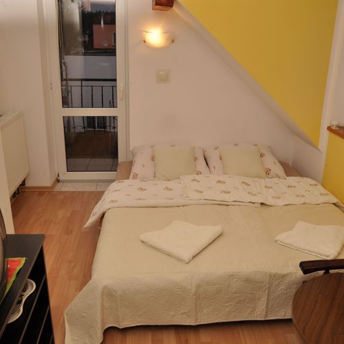Camera dubla la mansardă cu balcon