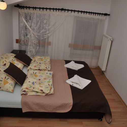 Apartament studio la mansardă cu 2 camere pentru 4 pers.