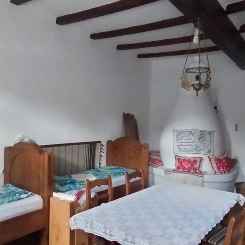 Apartament la parter cu 2 camere pentru 6 pers. (se poate solicita pat suplimentar)