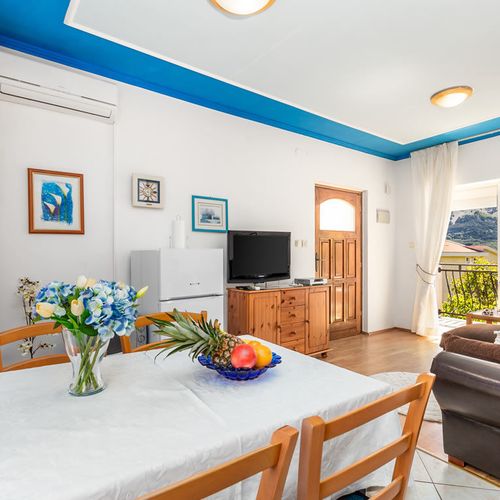 Apartman s balkónem pro 5 os. se 2 ložnicemi na poschodí (s možností přistýlky)