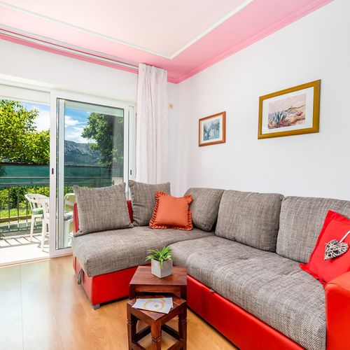 Apartman s balkónem pro 5 os. se 2 ložnicemi s výhledem na hory (s možností přistýlky)
