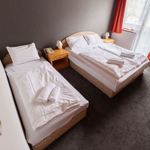 Pokoj pro 5 os. s výhledem na řeku na poschodí