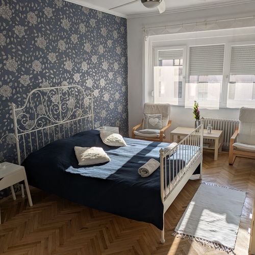 Apartament 4-osobowy z balkonem z własną kuchnią z 2 pomieszczeniami sypialnianymi