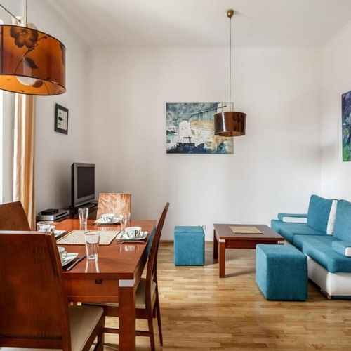 Apartament la etaj cu chicinetă proprie cu 2 camere pentru 4 pers.