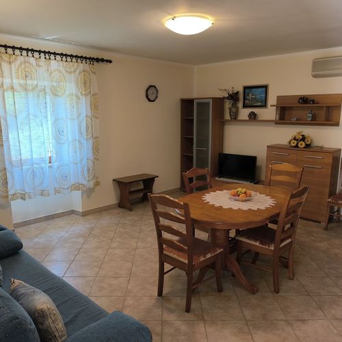 Apartman (jako celek) s koupelnou se zahradou s manželskou postelí (s možností přistýlky)