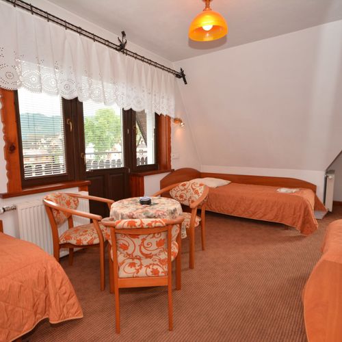 Camera cvadrupla familial(ă) cu vedere spre munte