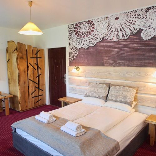 Apartman s koupelnou s manželskou postelí s 1 ložnicí na poschodí (s možností přistýlky)