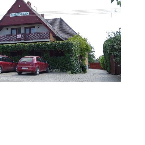 Casă de vacanță familial(ă) întreaga unitate pentru 16 pers. (se inchirieaza doar integral)