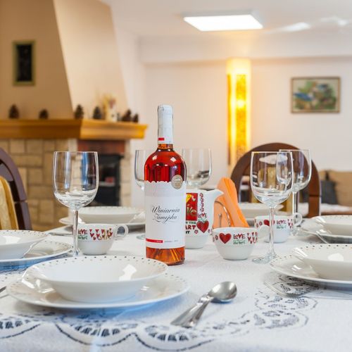 Apartament exclusive la parter cu 2 camere pentru 4 pers.