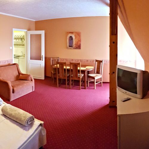 Apartament confort la etaj cu 2 camere pentru 4 pers. (se poate solicita pat suplimentar)