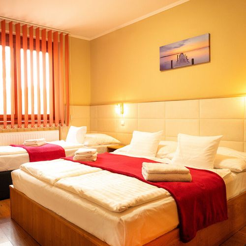 Apartament 5-osobowy Deluxe z balkonem z 2 pomieszczeniami sypialnianymi