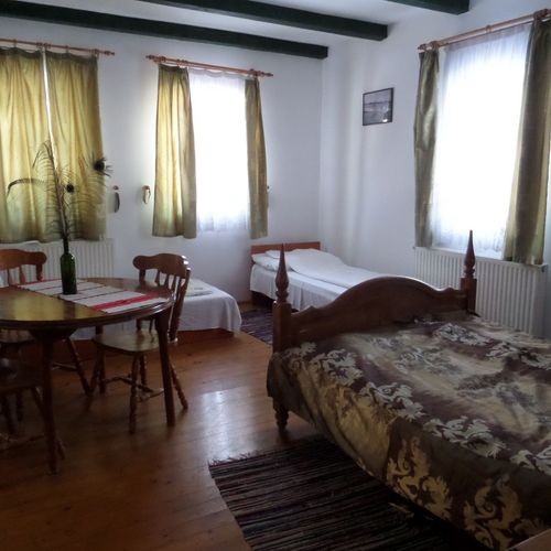 Camera cu chicinetă comună cu bucătărie comună pentru 7 pers.
