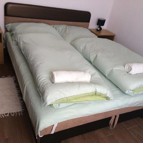 Casă de vară cu aer condiționat accesibil(ă) persoanelor cu dizabilități pentru 4 pers. (se inchirieaza doar integral) (se poate solicita pat suplimentar)