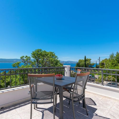 Apartament cu vedere spre mare b cu 1 camera pentru 2 pers. (se poate solicita pat suplimentar)