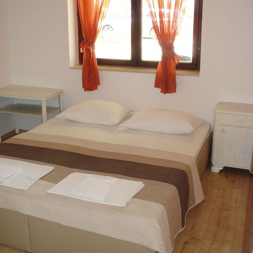 Apartament cu vedere spre mare d cu 2 camere pentru 4 pers. (se poate solicita pat suplimentar)