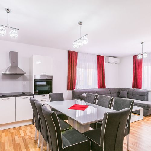Turistický  Apartman pro 6 os. se 3 ložnicemi (s možností přistýlky)