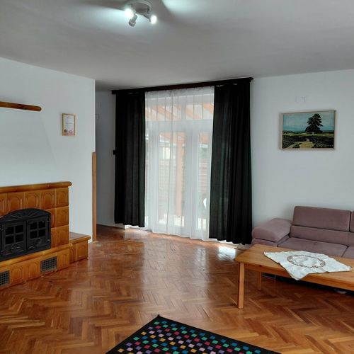 Casă de vacanță familial(ă) întreaga unitate pentru 7 pers. (se inchirieaza doar integral)