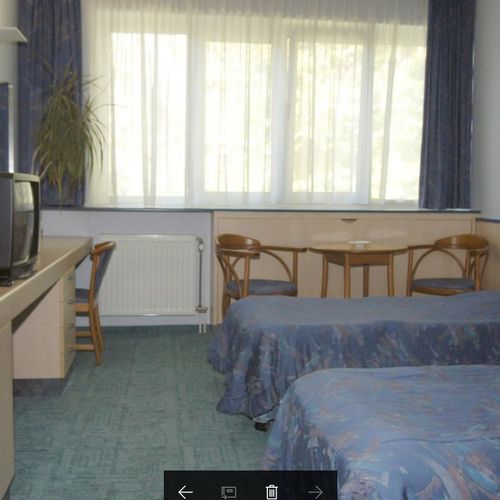 Camera twin confort cu aer condiționat (se poate solicita pat suplimentar)