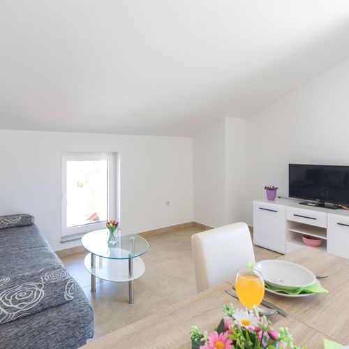 Apartament cu balcon cu aer condiționat cu 2 camere pentru 4 pers.
