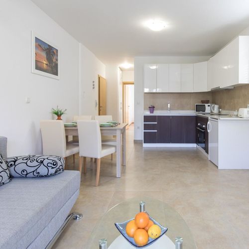 Apartament cu balcon cu aer condiționat cu 2 camere pentru 4 pers.