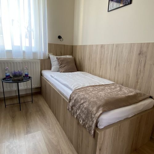 Camera twin cu aer condiționat cu chicinetă comună
