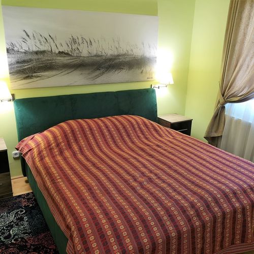 Apartament cu terasă cu vedere spre grădină cu 1 camera pentru 2 pers. (se poate solicita pat suplimentar)