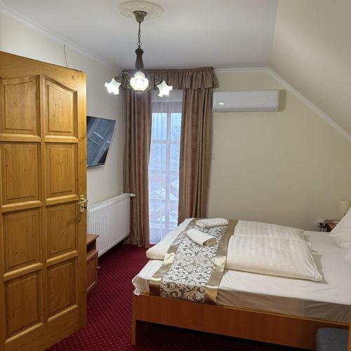 Apartament întreaga unitate cu vedere spre munte cu 4 camere pentru 8 pers.