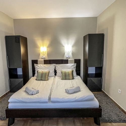 Apartament studio întreaga unitate cu 2 camere pentru 5 pers.