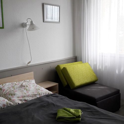 Apartament la etaj cu vedere spre lac pentru 2 pers. (se inchirieaza doar integral)
