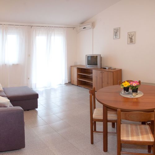 Apartament 4-osobowy z 2 pomieszczeniami sypialnianymi (możliwa dostawka)
