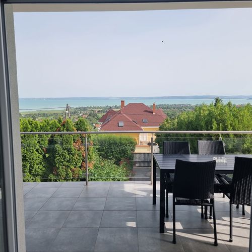 Exclusive Apartman pro 4 os. se 2 ložnicemi s výhledem na jezero (s možností přistýlky)