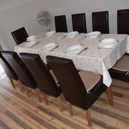 Apartament 10-osobowy na piętrze z widokiem na dziedziniec z 5 pomieszczeniami sypialnianymi