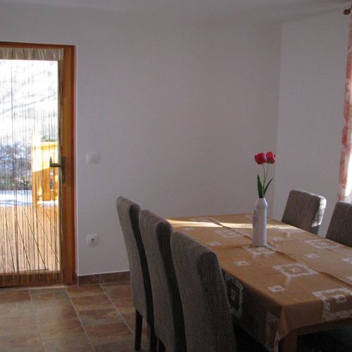 Apartament întreaga unitate cu vedere spre munte cu 3 camere pentru 7 pers.