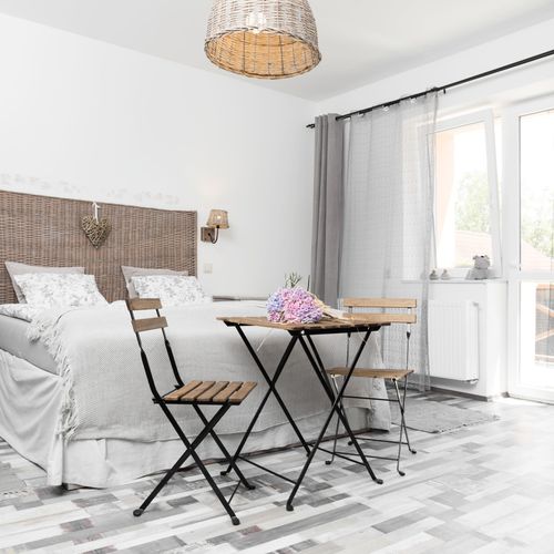 Apartament cu terasă cu vedere spre curte cu 1 camera pentru 2 pers.