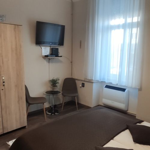 Apartman s privátní koupelnou mimo apartmán pro 3 os. s 1 ložnicí přízemní