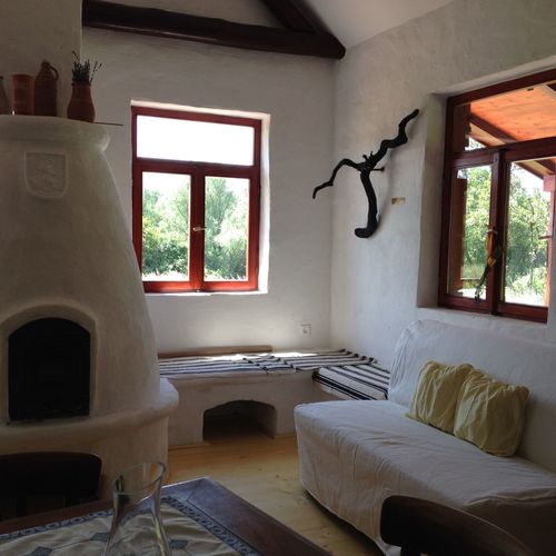 Casa rustică întreaga unitate cu vedere spre pădure pentru 2 pers. (se inchirieaza doar integral)