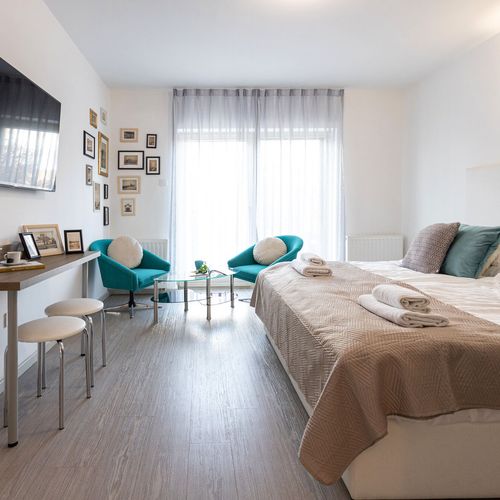 Apartman pro 4 os. se 2 ložnicemi s výhledem do zahrady na poschodí (s možností přistýlky)