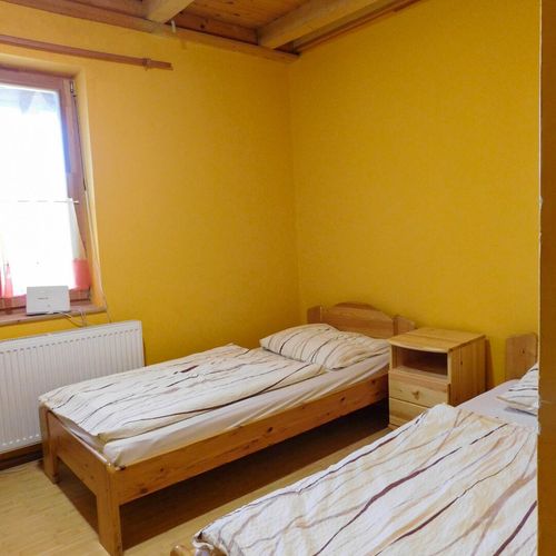 Casă de vacanță familial(ă) întreaga unitate pentru 10 pers. (se inchirieaza doar integral)