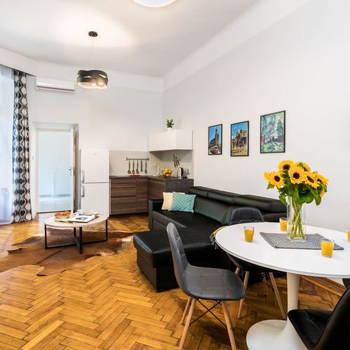 Apartament studio cu 2 camere pentru 4 pers.