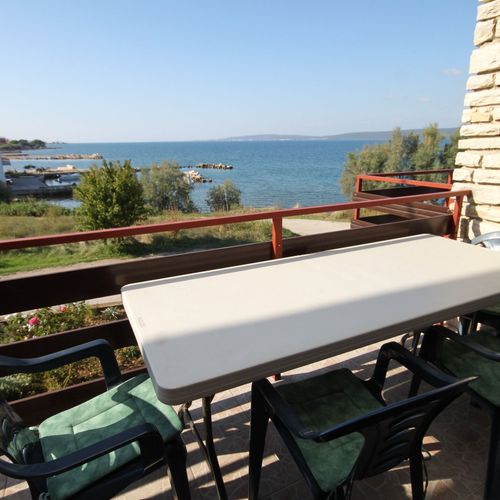 Apartament cu terasă cu balcon cu 2 camere pentru 4 pers. A-8401-a