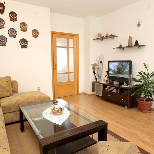 Apartament cu aer condiționat cu terasă cu 3 camere pentru 6 pers. A-10127-a