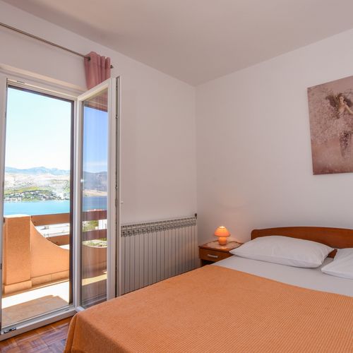 Apartament cu aer condiționat cu terasă cu 2 camere pentru 5 pers. A-6316-b