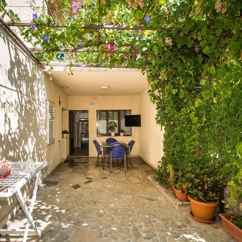 Apartament cu aer condiționat cu terasă cu 2 camere pentru 5 pers. A-11545-b
